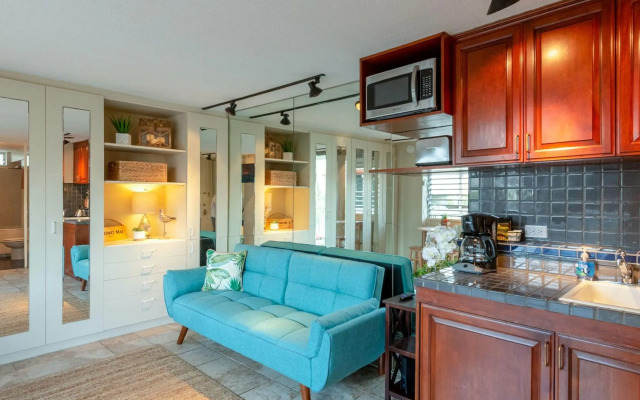 Lewers Street - Suite 401