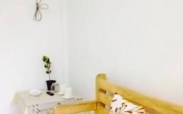 HM&B Backpackers Inn