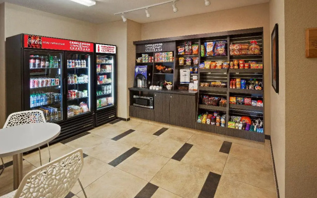 Candlewood Suites Topeka West by IHG