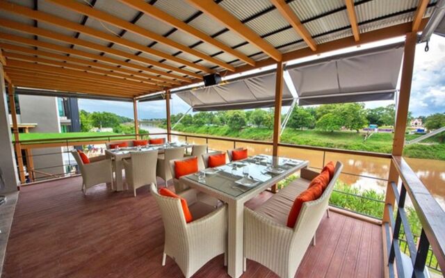 Dragon River Avenue Hotel