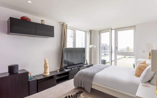 Stunning Brentford Penthouse