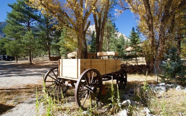 Cliffs & Stream Log Cabin