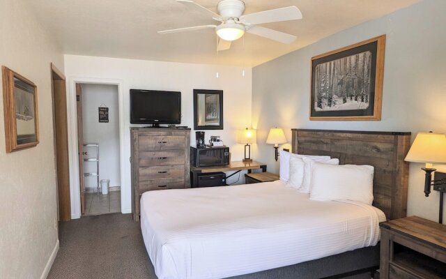 Western Riviera Lakeside Lodging