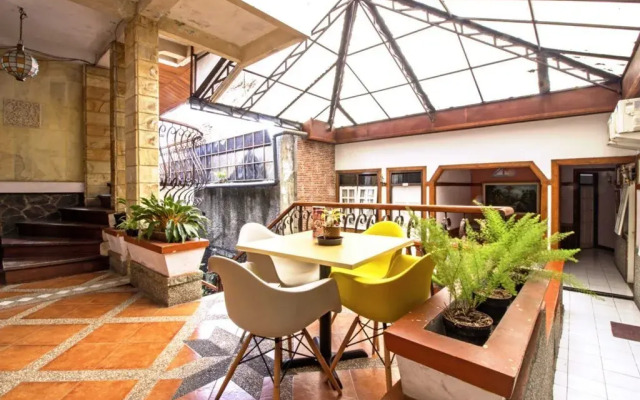 RedDoorz Plus near RS Hasan Sadikin