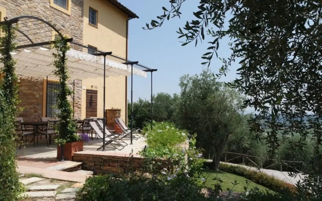 Luxury 6-bed Tuscan Villa Near Lucca and Florence