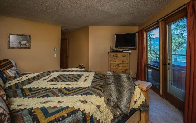 Cedar Lower Luxury Vacation At Windcliff 2 Bedroom Home by RedAwning