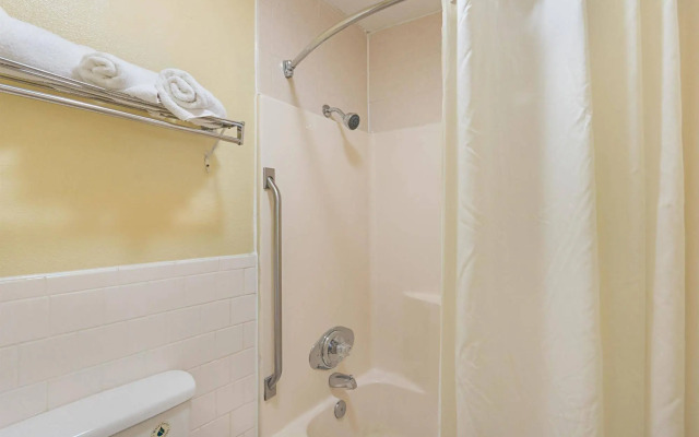 Motel 6 Livingston, TX