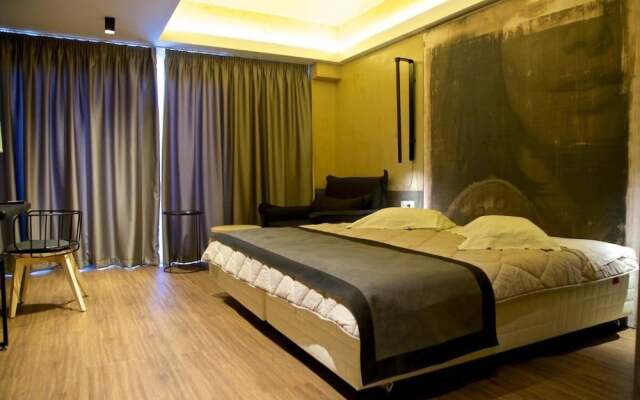 Adonis City Hotel