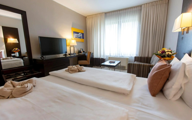 Lions Garden Hotel