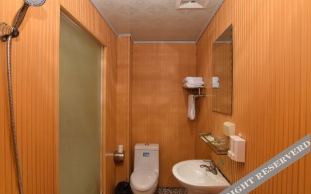 Yahong Business Hotel