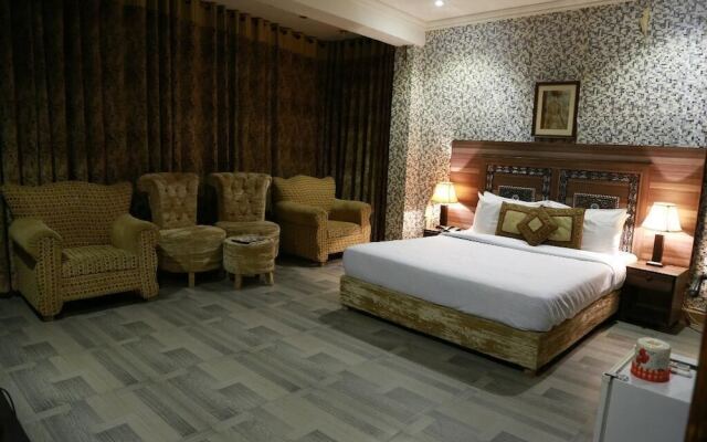 Safari Hotel Mall Road