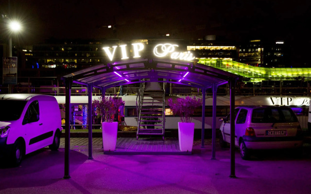 VIP Paris Yacht Hotel