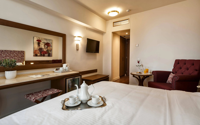 Civitel Akali Hotel