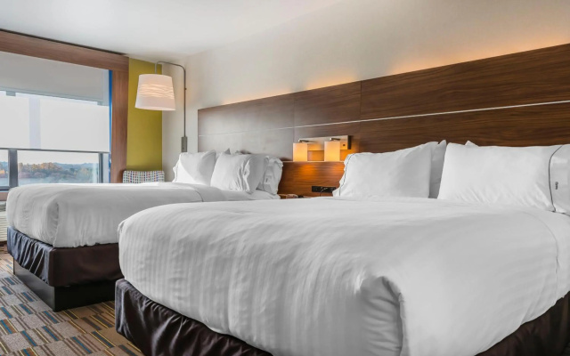 Holiday Inn Express & Suites Clarion by IHG