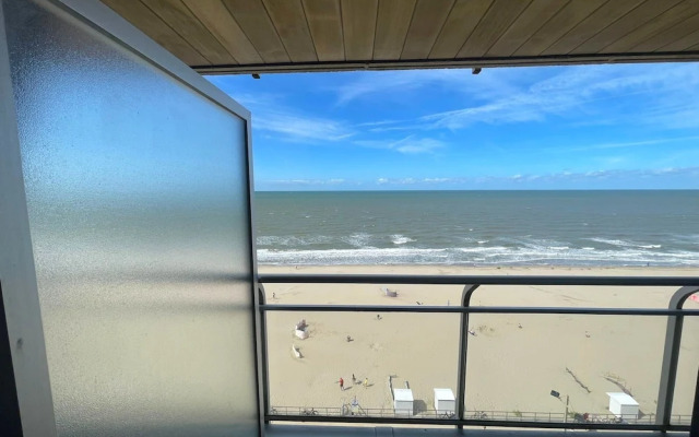 Cozy One-bedroom Apartment With sea View