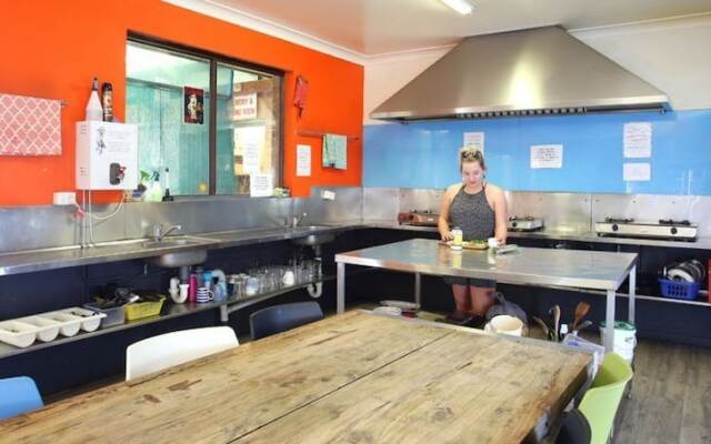 Aussitel Backpackers
