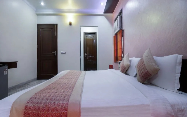 Dev Palace by OYO Rooms