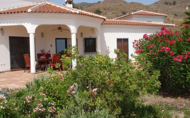 Comfortable Luxury Villa With Private Swimming Pool