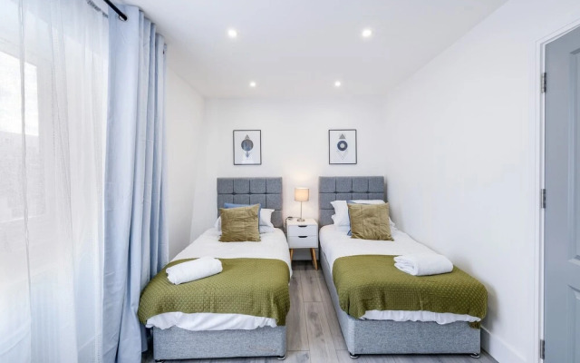 Luxury 1 & 2 bed Apartment free parking