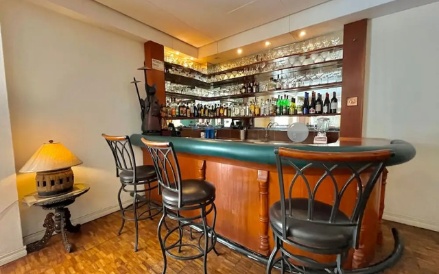 Coco Grande Hotel
