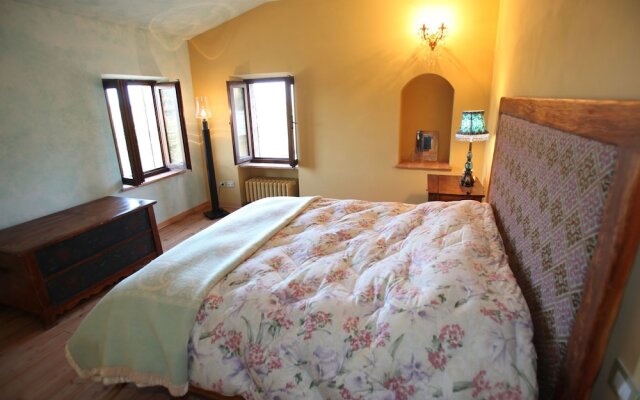 Elegant Villa in Montecosaro Italy with Jacuzzi