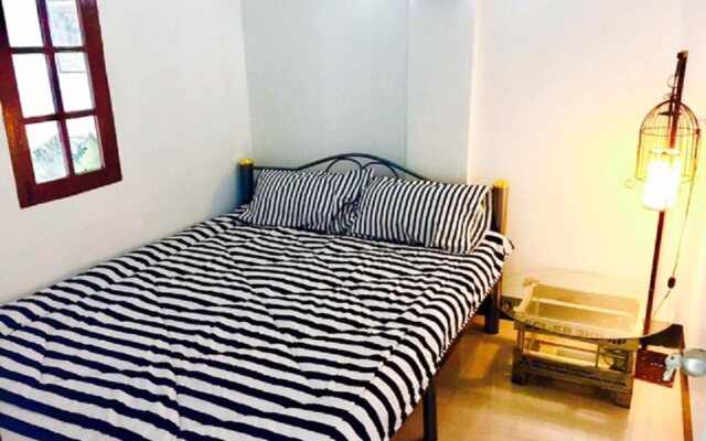 Bann Banburee Hostel & Cafe
