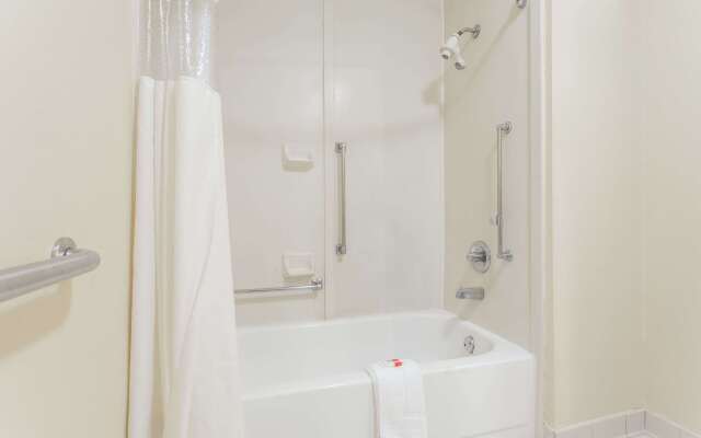 Days Inn by Wyndham Norfolk Airport