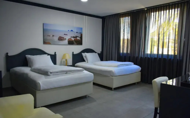 Tibet Hotel am Airport