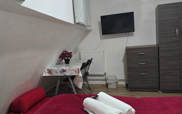Tower Bridge Roomzzzz BnB