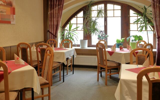 Pension Gasthof und Hotel Roter Hirsch