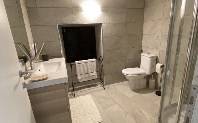 Fosdinovo 5-bed Villa- a Tranquil Retreat