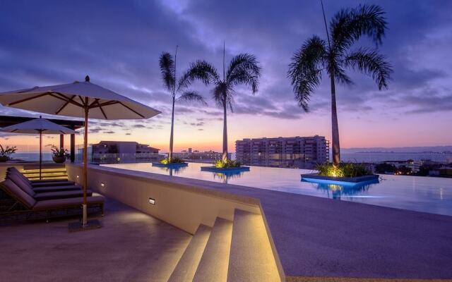 Mountain Views Rooftop Pool Condo
