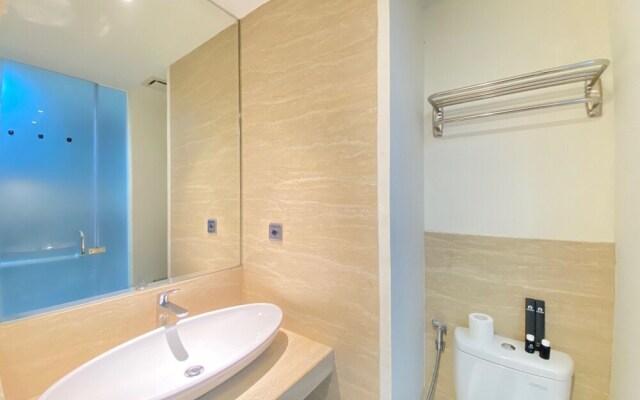 Modern Studio Room With Jacuzzi At Art Deco Apartment