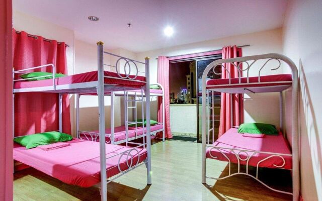 Pink Manila Hostel