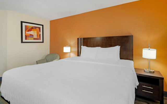 Spark by Hilton Kimball Hotel