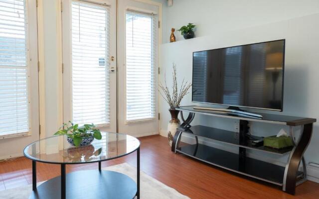 Adorable 1-bedroom suit with independent entrance