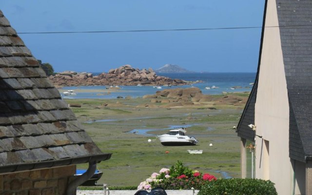 Maison bretonne exposée Sud avec jardin à 50m de la baie Ste Anne à TREGASTEL - Réf 44