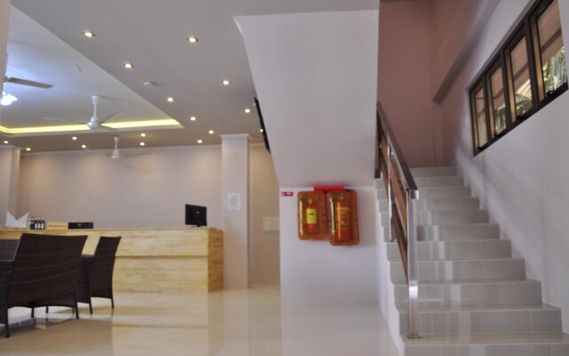 White Sand Lodge at Maafushi