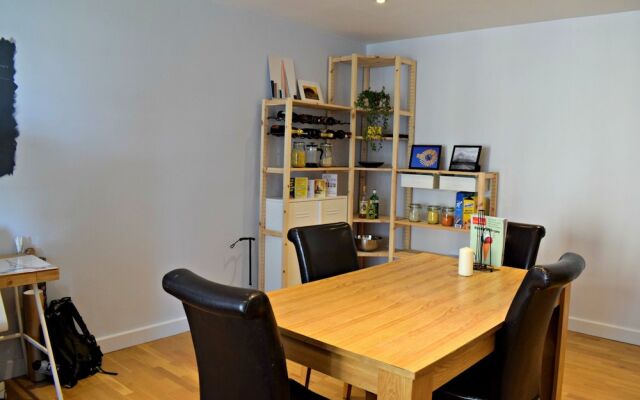 Modern 2 Bedroom Apartment Next To Olympic Park