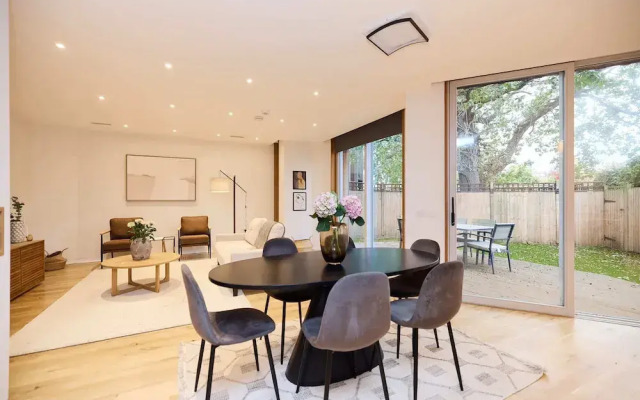 Mill Hill Mews Home with Garden