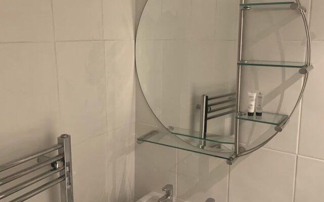 The Halfway House Pub and Kitchen