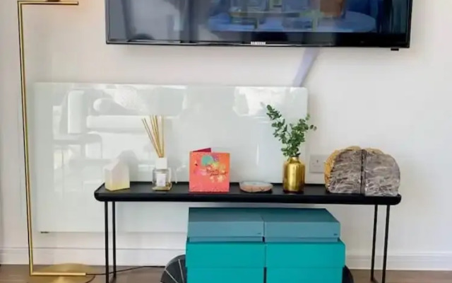 Stylish and Chic 1 Bedroom Apartment in Canning Town