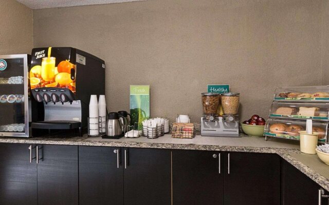 Quality Inn & Suites Leesburg Chain of Lakes