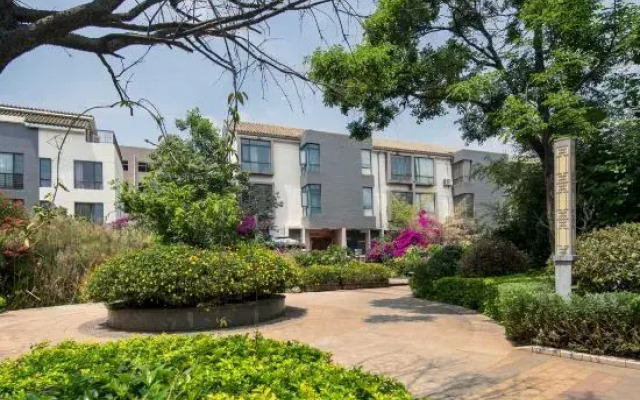 Utra·Dianchi Villa Hotel