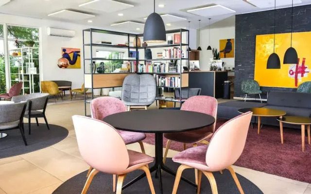 Hong Kong Plaza Service Apartment