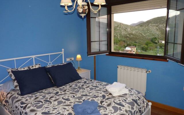 Heavenly Villa in Collia, Parres With Garden