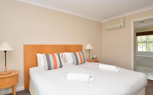 Villa 3br Chambourcin Resort Condo located within Cypress Lakes Resort (nothing is more central) – Guest Rooms – Pokolbin