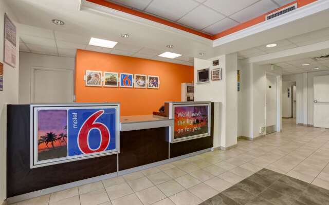 Motel 6 Lemoore, CA