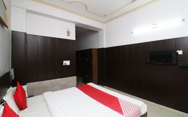 OYO 25037 Hotel Taj Heaven