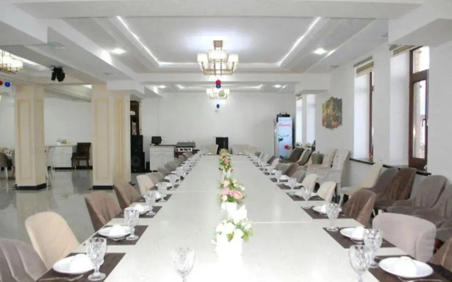 Эверест Плаза